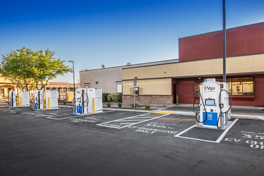 More Photos Of 8363-8383 Folsom Blvd, Sacramento Unknown For Lease