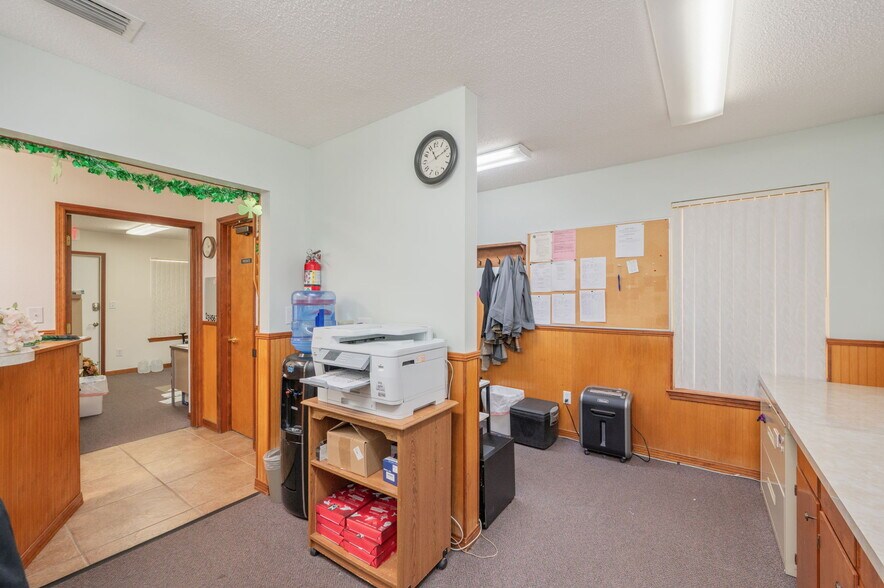 More Photos Of 1078 S Ferdon Blvd, Crestview Medical For Sale
