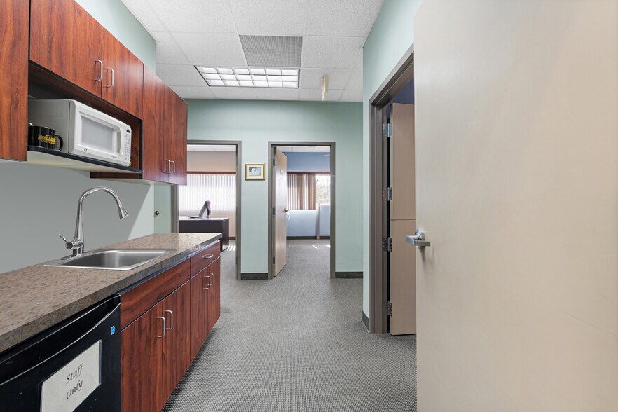 More Photos Of 2640 Pitcairn Rd, Monroeville Medical For Sale