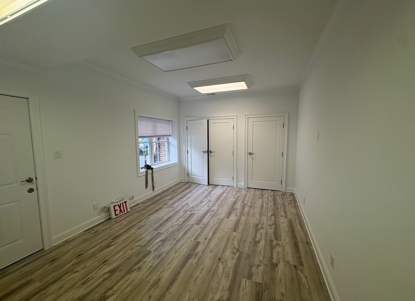 More Photos Of 119-121 Montgomery Ave, Scarsdale Office For Sale