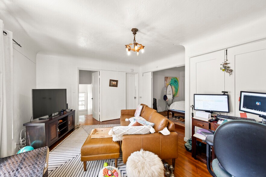 More Photos Of 1042-1052 Adella Ave, Coronado Apartments For Sale