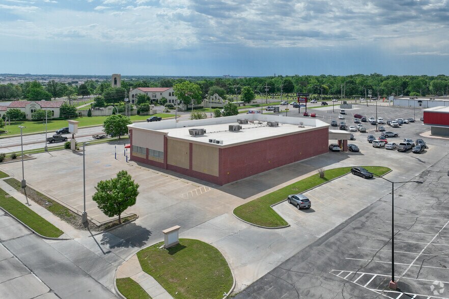 More Photos Of 8010 E 51st St, Tulsa Drugstore For Lease