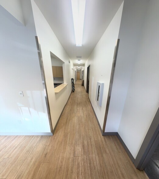 More Photos Of 6160 N Davis Hwy, Pensacola Office For Sale