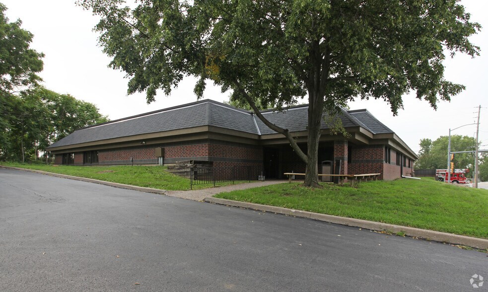 More Photos Of 8940 State Ave, Kansas City Medical For Sale