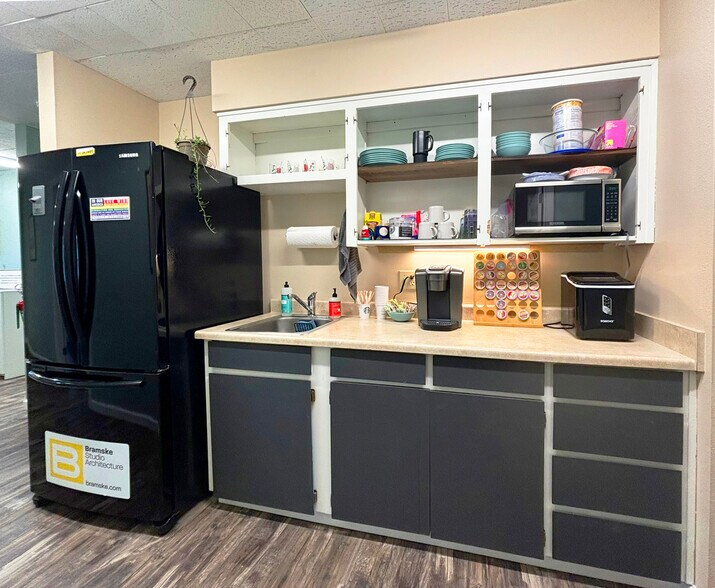 More Photos Of 12740 SE Stark St, Portland Medical For Lease