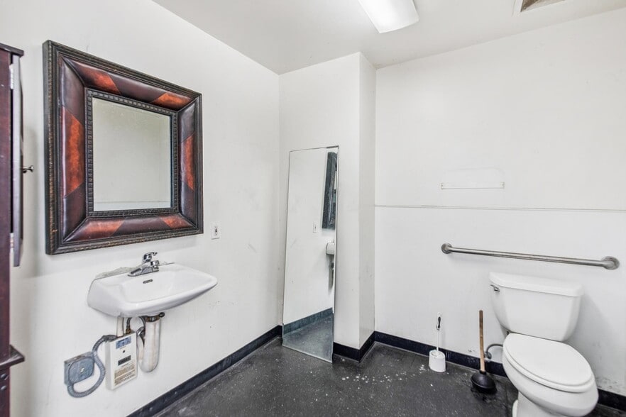 More Photos Of 1441 Bush St, San Francisco Auto Repair For Sale