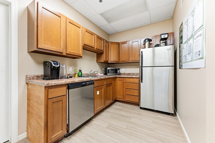 More Photos Of 7100 Willie G Ave, Morgantown Storefront For Sale