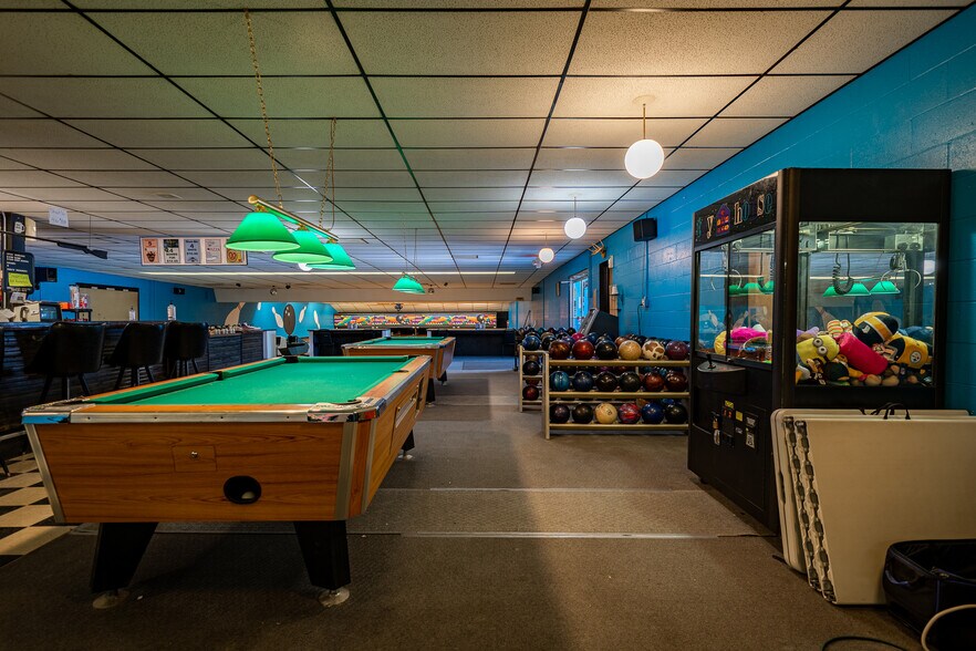 More Photos Of 675 Grant St, Winneconne Bowling Alley For Sale