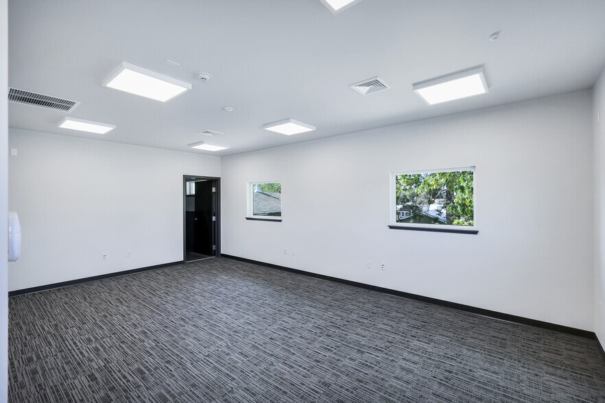 More Photos Of 17612 E Sprague Ave, Spokane Valley Office For Sale