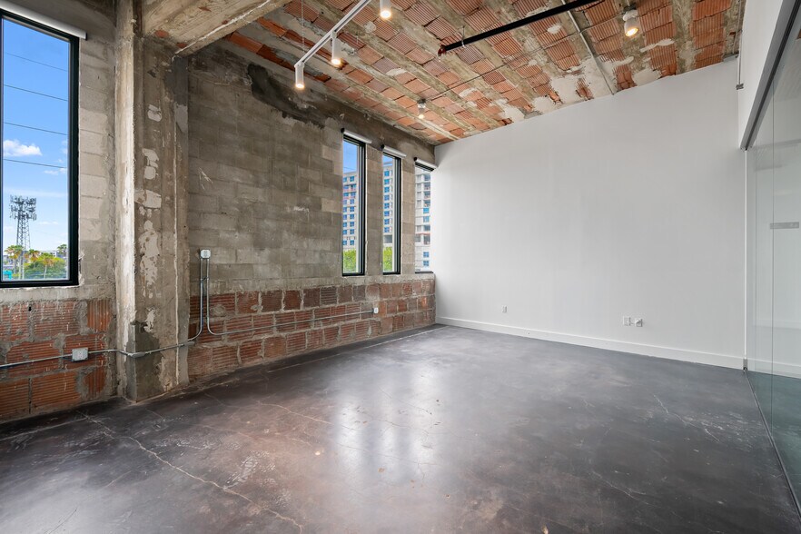 More Photos Of 1900 NE Miami Ct, Miami Office For Lease