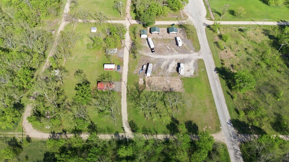 More Photos Of 74 2nd St, Moran Trailer Camper Park For Sale