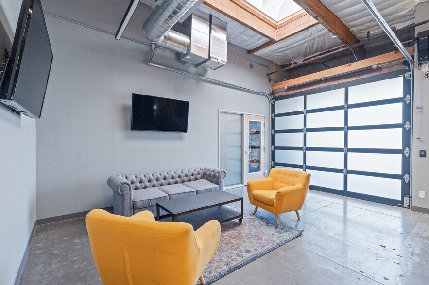 More Photos Of 2410 W Royal Palm Rd, Phoenix Light Manufacturing For Sale