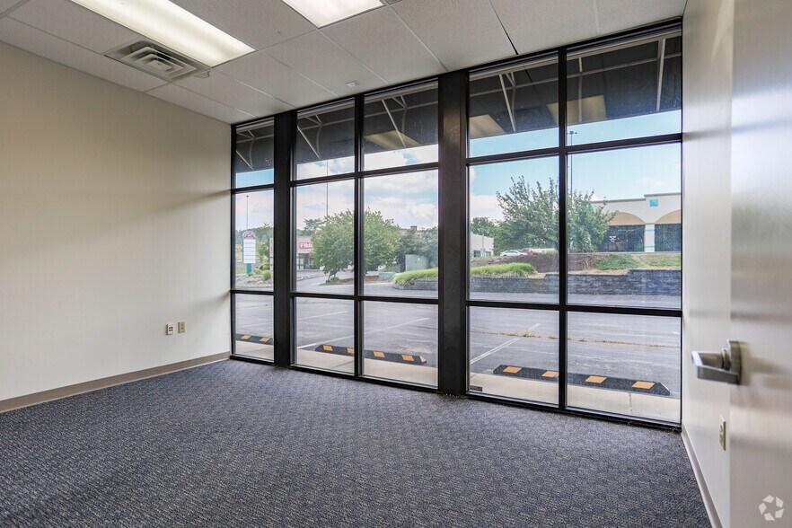 More Photos Of 3176 Linden Dr, Bristol Freestanding For Sale