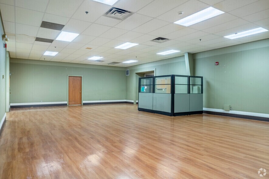 More Photos Of 1741 Adel St, Janesville Warehouse For Lease