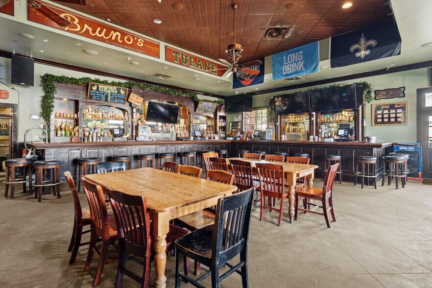 More Photos Of 7538 Maple St, New Orleans Bar For Sale
