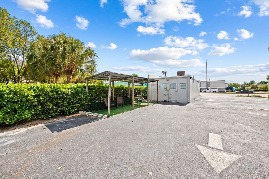 More Photos Of 1649 E Sample Rd, Pompano Beach Storefront For Lease