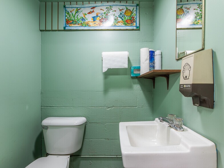 More Photos Of 66 Ralston St, Keene Distribution For Sale