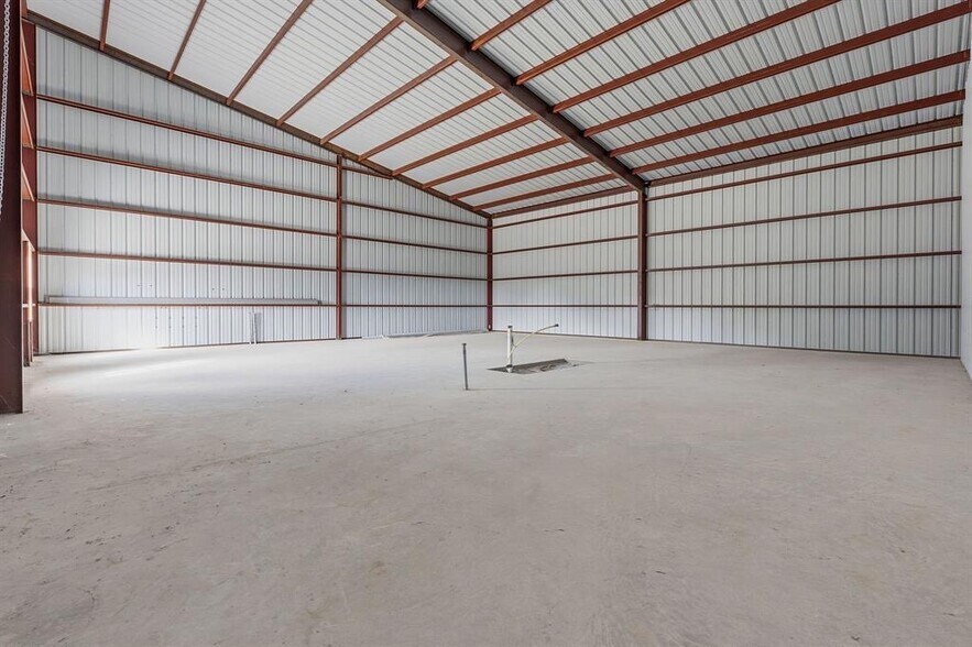More Photos Of 10200 Darden Hill Rd, Austin Flex For Sale
