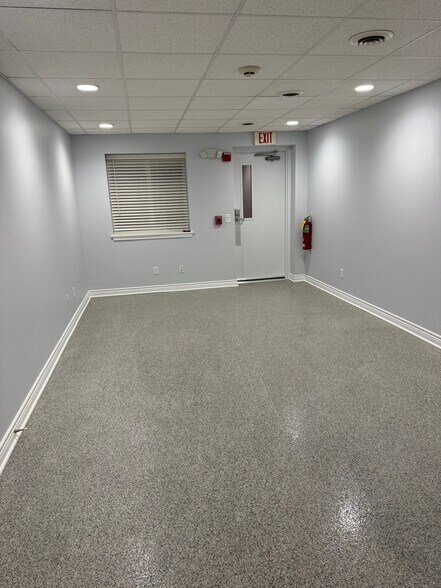 More Photos Of 10117-10121 S Mandel St, Plainfield Warehouse For Lease