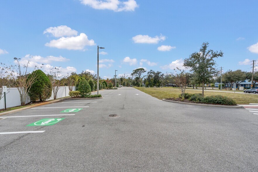More Photos Of 131 S Country Club Rd, Lake Mary Office For Sale