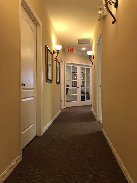More Photos Of 18540-18544 N Dale Mabry Hwy, Lutz Office For Sale