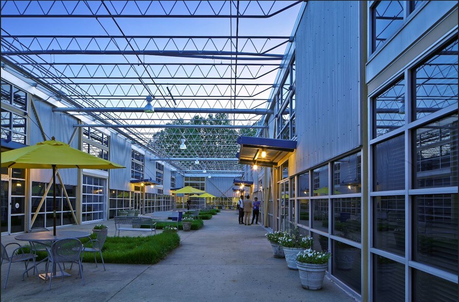 More Photos Of 1425 Ellsworth Industrial Dr, Atlanta General Retail For Lease