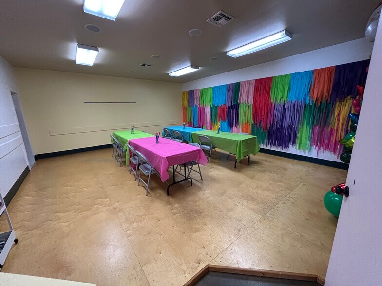 More Photos Of 140 AN County Road 140, Palestine Flex For Sale