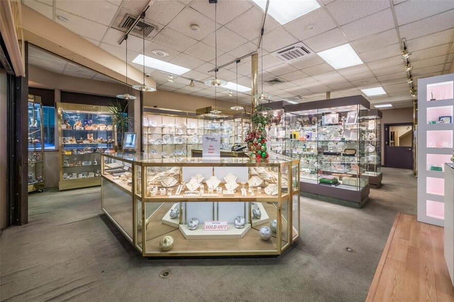 More Photos Of 565 Main St, New Rochelle Storefront Retail Residential For Lease