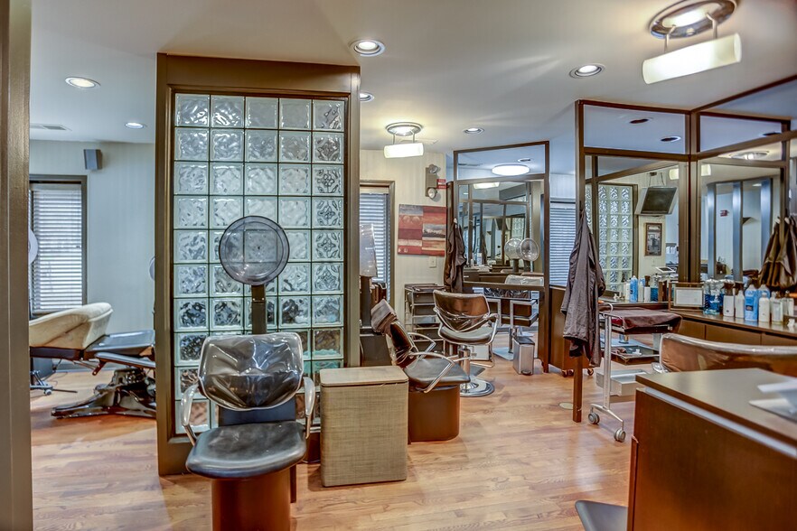 More Photos Of 1086 W Rex Rd, Memphis Freestanding For Sale