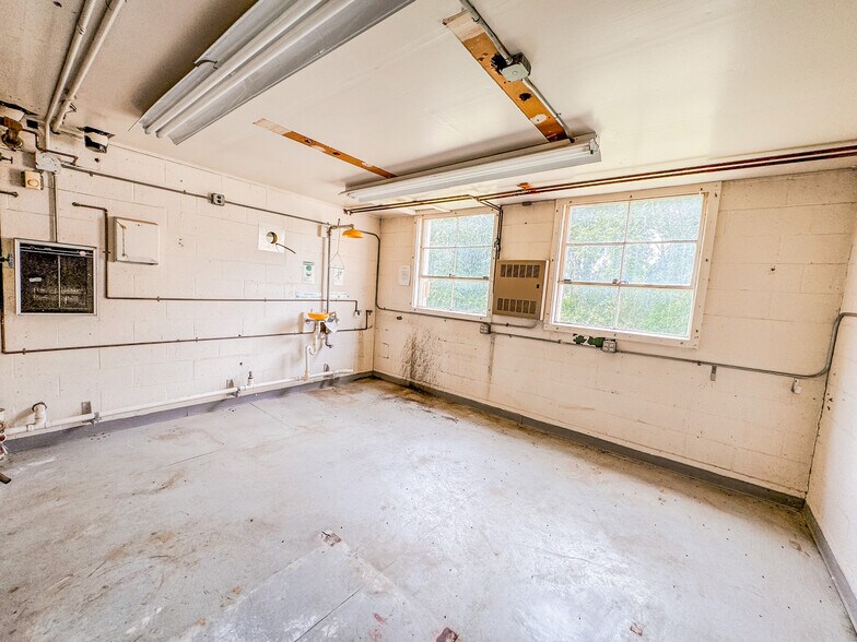 More Photos Of 23 N Division St, Auburn Manufacturing For Lease