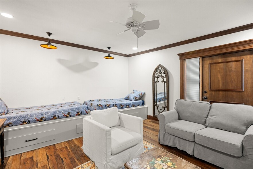 More Photos Of 111 S Houston St, Granbury Loft Creative Space For Sale