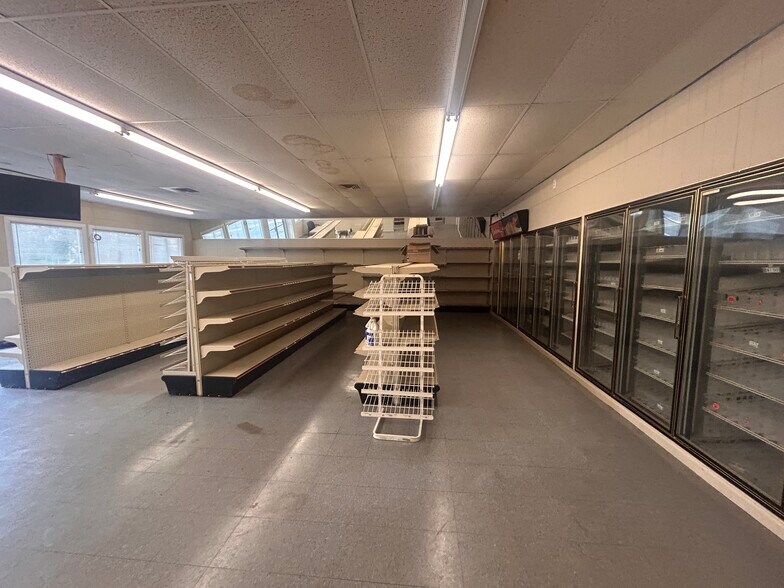 More Photos Of 6523 Harrietts Bluff Rd, Woodbine Freestanding For Sale