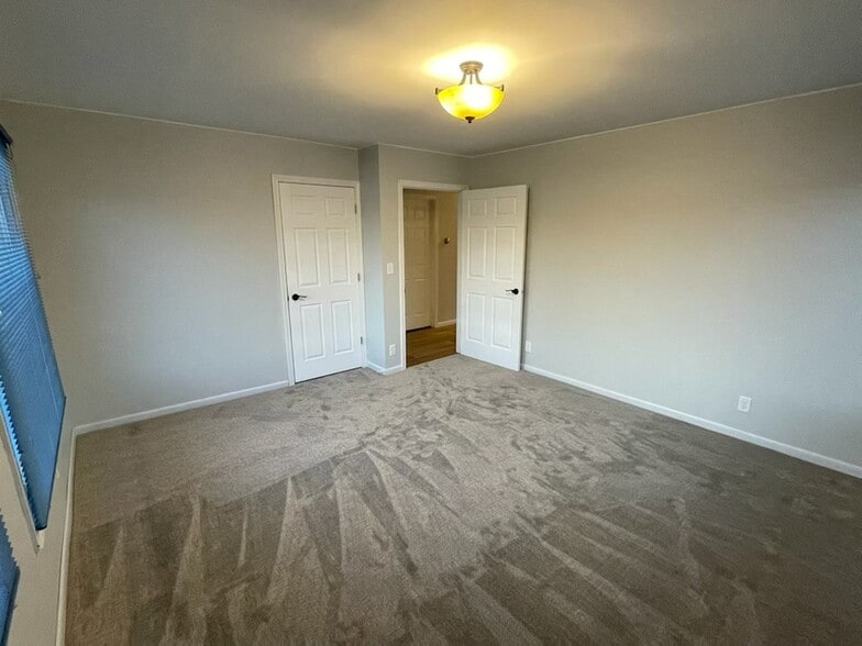 More Photos Of 811 N Harrison St, Algonquin Marina For Sale