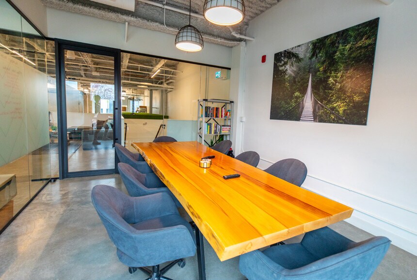 More Photos Of 1900-1990 Pandora St, Vancouver Office For Sale