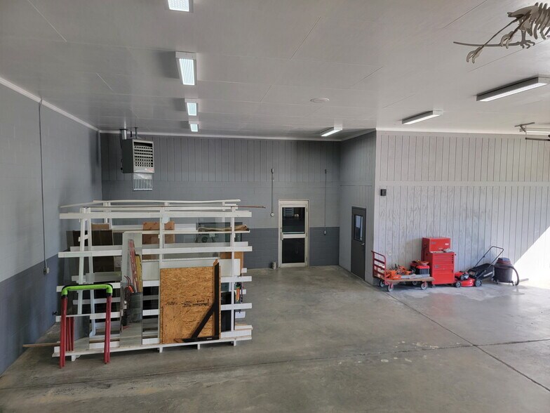 More Photos Of 1106 Goodale Ave, Camden Flex For Sale