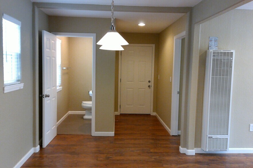 More Photos Of 1109 54th St, Oakland Multifamily For Sale