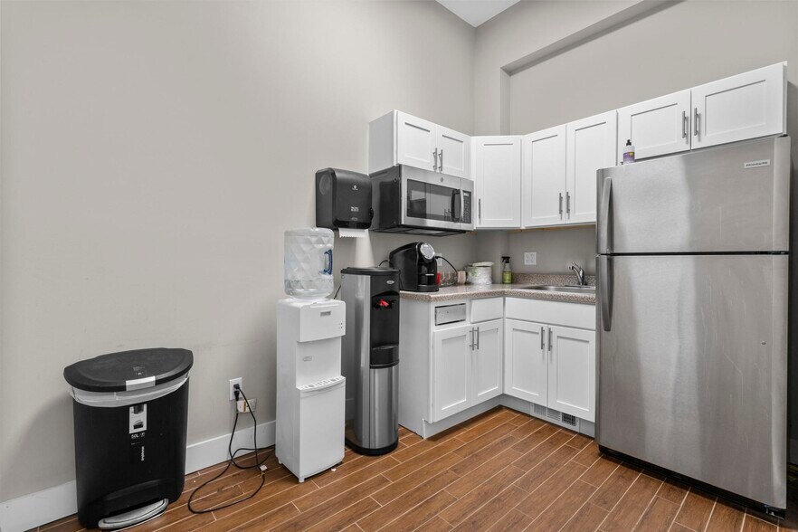 More Photos Of 698 Main St, Branford Office For Sale