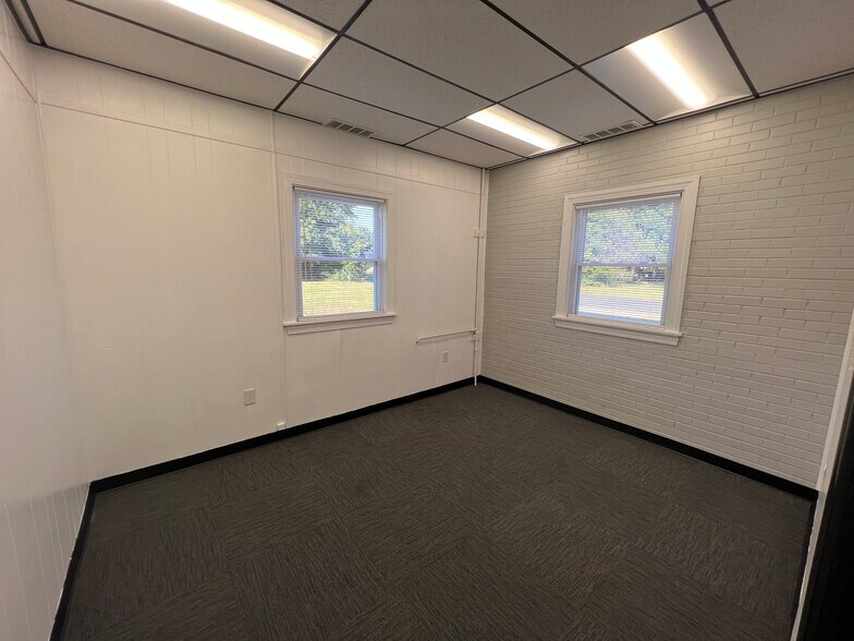 More Photos Of 1821 E Nine Mile Rd, Highland Springs Office For Lease