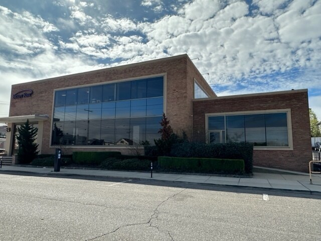 More Photos Of 24 W Carver St, Huntington Office For Lease