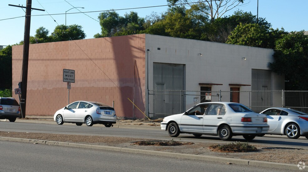 More Photos Of 1701 Wardlow Rd, Long Beach Industrial For Sale