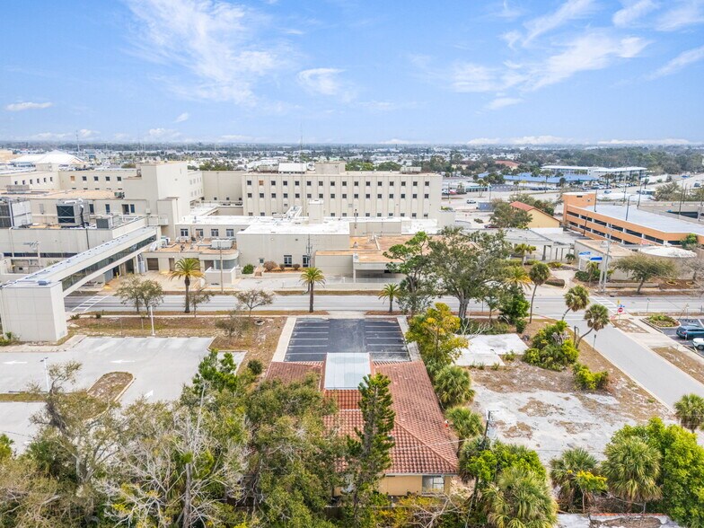 More Photos Of 540 Nokomis Ave S, Venice Medical For Lease