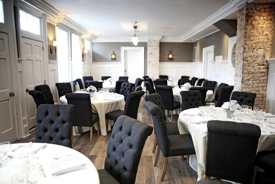 More Photos Of 2 S Court St, Luray Hotel For Sale