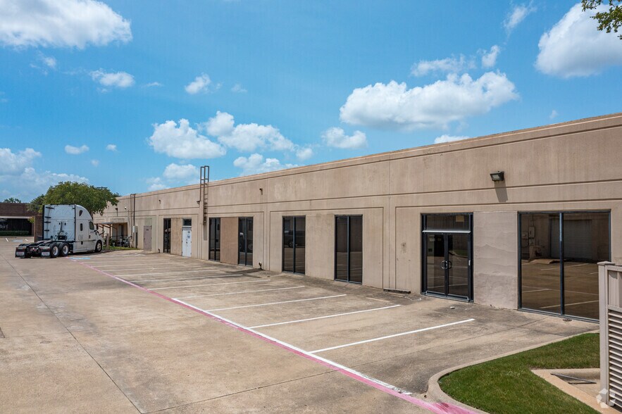 More Photos Of 1850 Crown Dr, Dallas Unknown For Lease