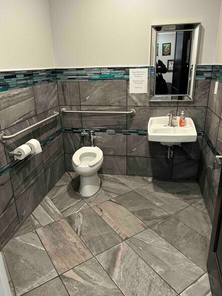 More Photos Of 7148 Trail Lake Dr, Fort Worth Medical For Sale