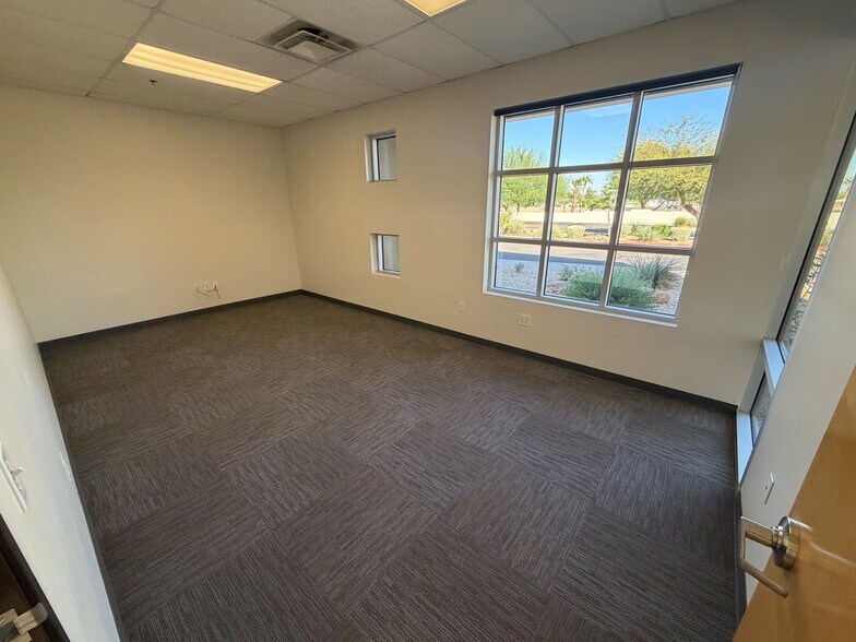 More Photos Of 7910 N Glen Harbor Blvd, Glendale Unknown For Lease