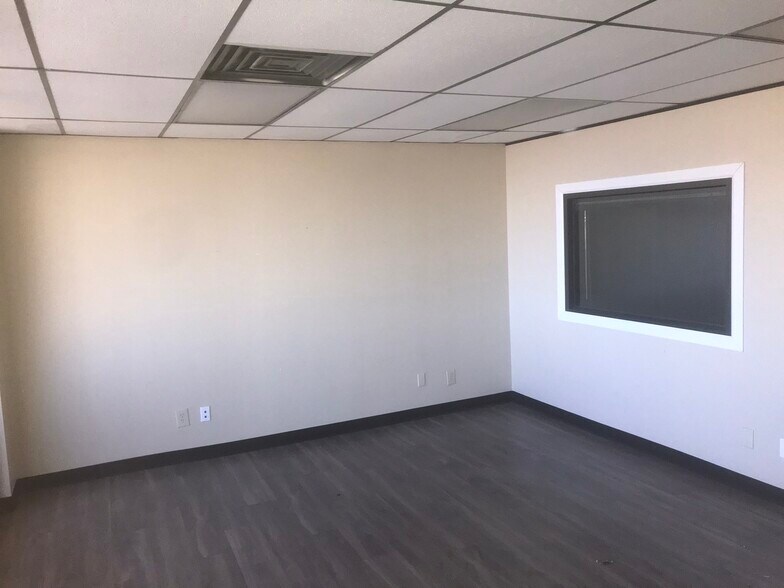 More Photos Of 210 S 4th St, Chickasha Unknown For Lease