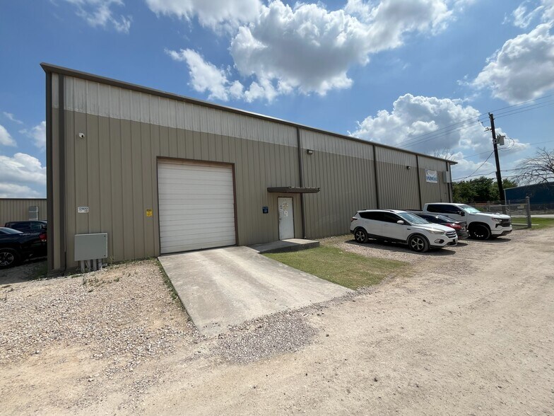 More Photos Of 650 Aldine Bender Rd, Houston Warehouse For Sale