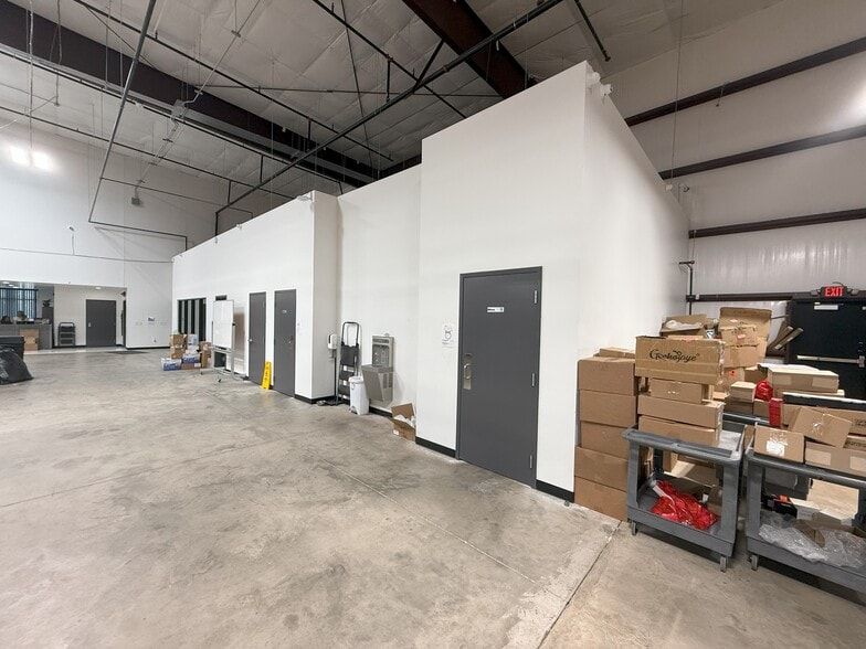 More Photos Of 282 W Hudson Rd, Rogers Flex For Sale