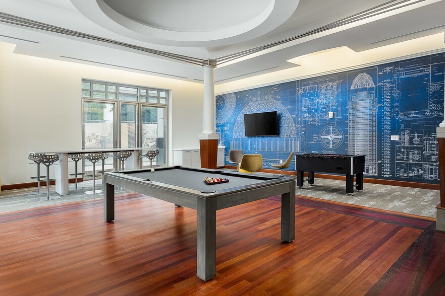 More Photos Of 400 W Market St, Louisville Office For Lease