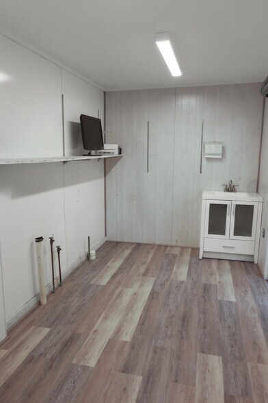 More Photos Of 124 Trinity St, Abbeville Storefront For Sale